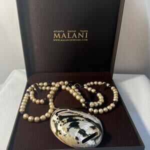 MALANI JEWELERS VTG Fresh Pearls & Shell necklace Original Box for Gift Giving